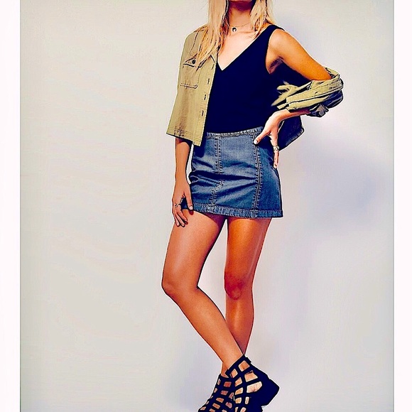 Free People Dresses & Skirts - FREE PEOPLE Zip to It Denim Mini Skirt